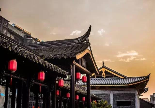 安全出行，谨防“鬼探头”